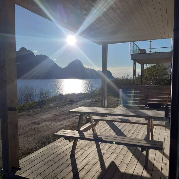 Senja, Husoy I Senja. Leilighet Med Utsikt Over Fjord Og Fjell Tofta Εξωτερικό φωτογραφία