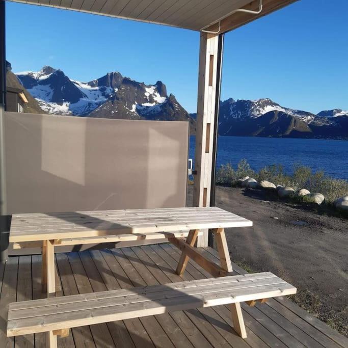 Senja, Husoy I Senja. Leilighet Med Utsikt Over Fjord Og Fjell Tofta Εξωτερικό φωτογραφία